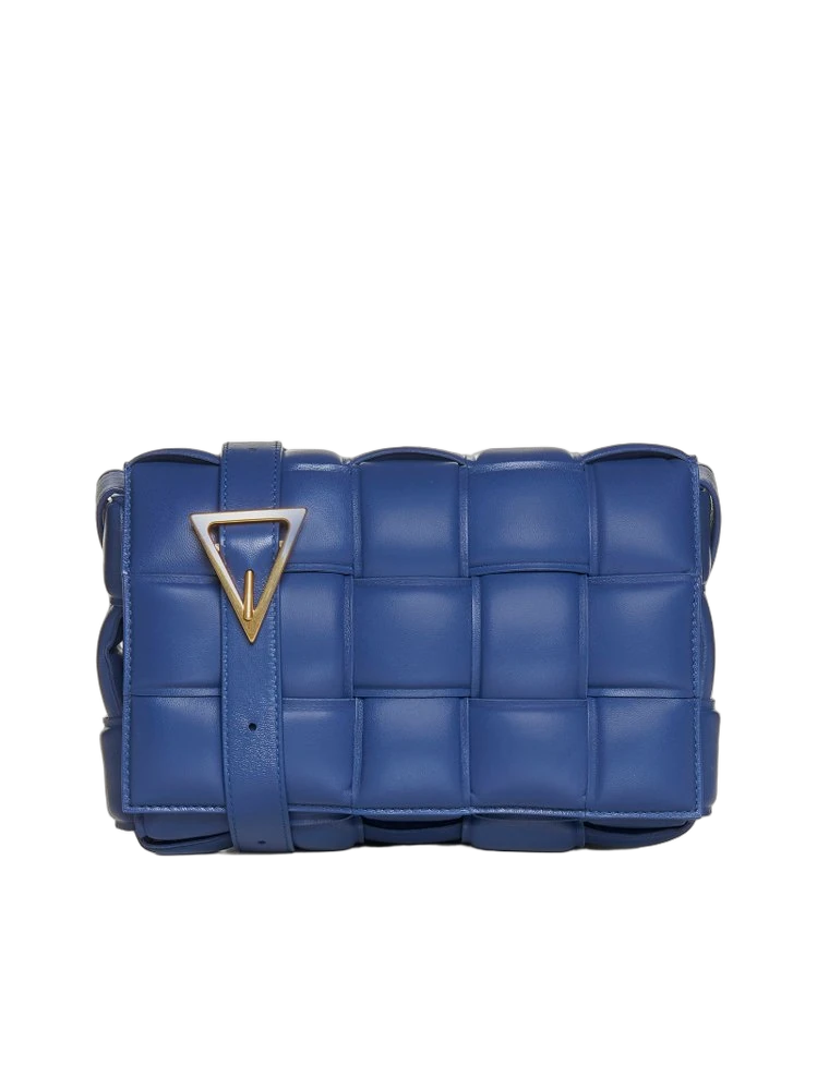 보테가 베네타 Bottega Veneta 카세트 스트랩 크로스바디 백 제품 사진 보테가 베네타 Bottega Veneta 카세트 스트랩 크로스바디 백 제품 사진