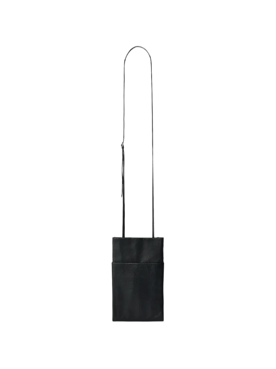 르메르 LEMAIRE Book Pouch In Grained Leather 제품 사진 르메르 LEMAIRE Book Pouch In Grained Leather 제품 사진