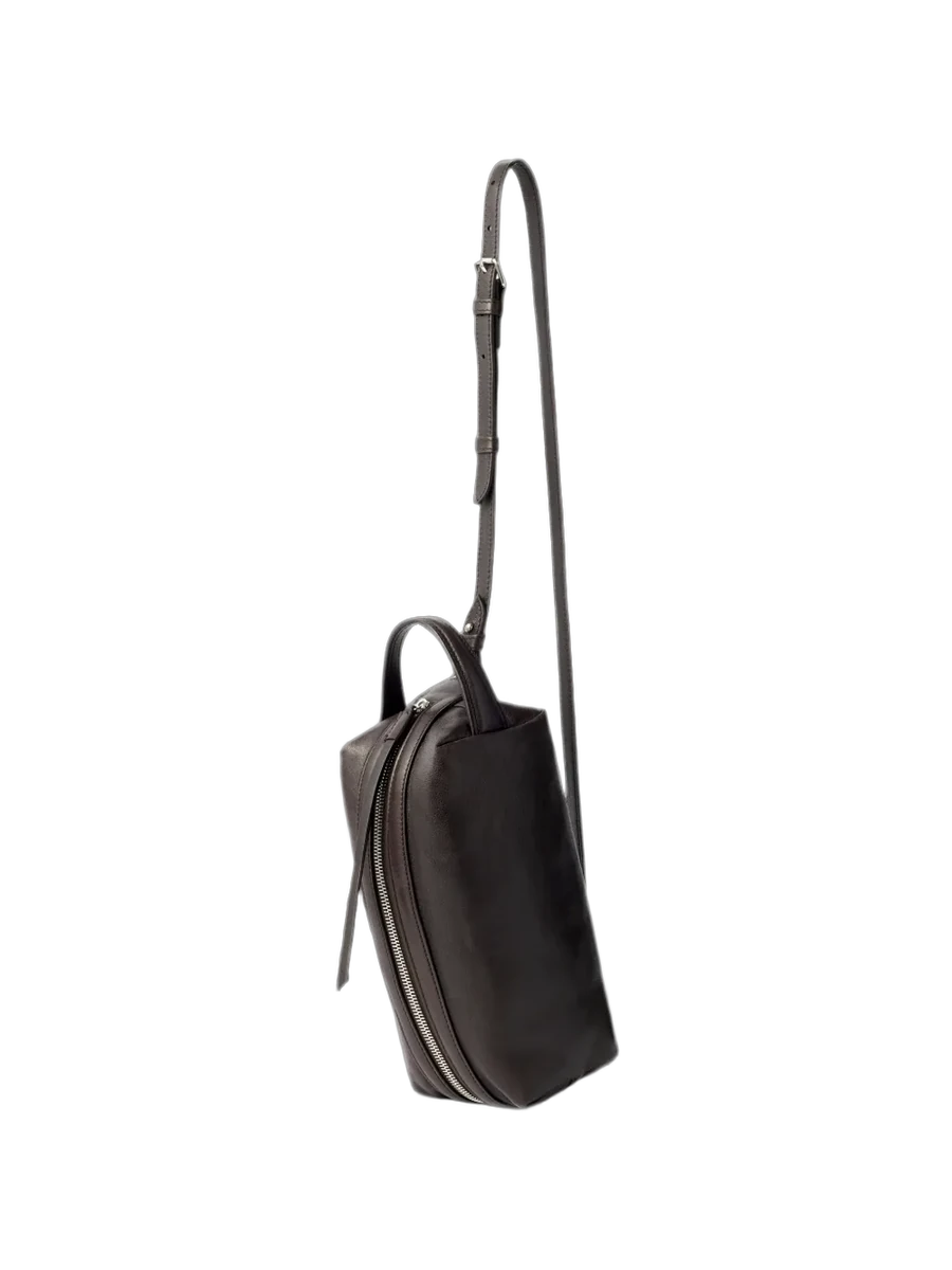 르메르 LEMAIRE Small Care Bag In Nappa Lambskin 제품 사진 르메르 LEMAIRE Small Care Bag In Nappa Lambskin 제품 사진
