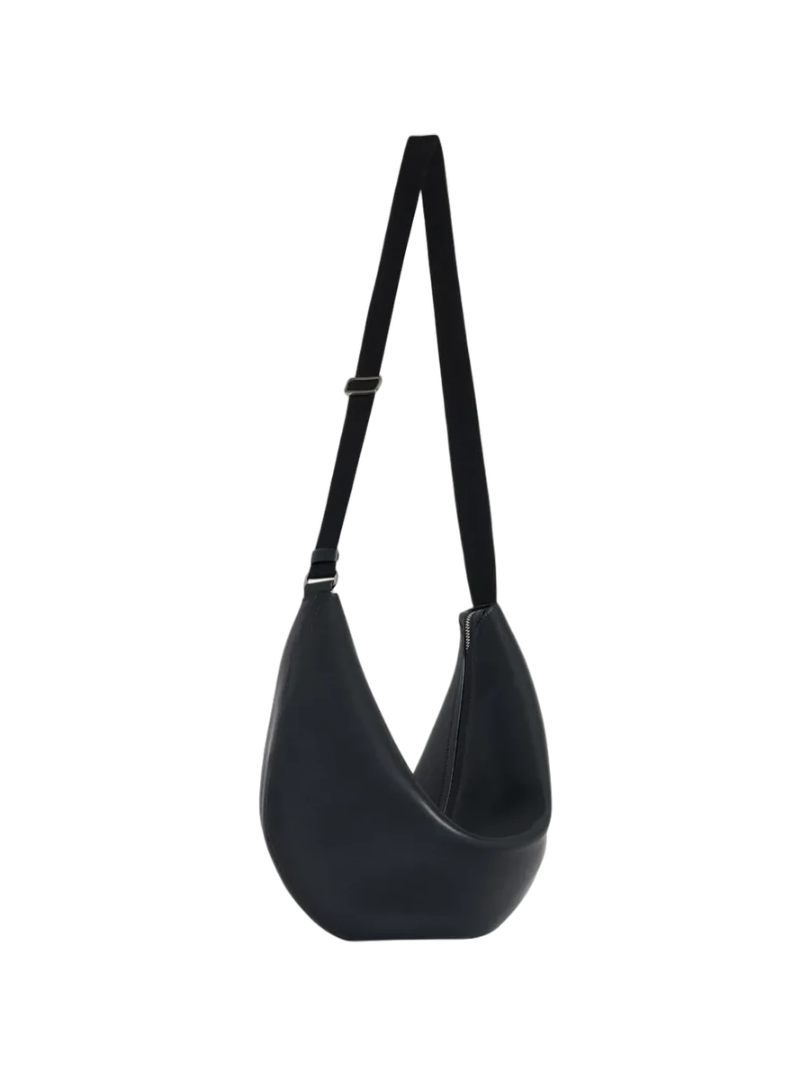 더로우 The Row crescent-shaped Leather Shoulder Bag 제품 사진 더로우 The Row crescent-shaped Leather Shoulder Bag 제품 사진