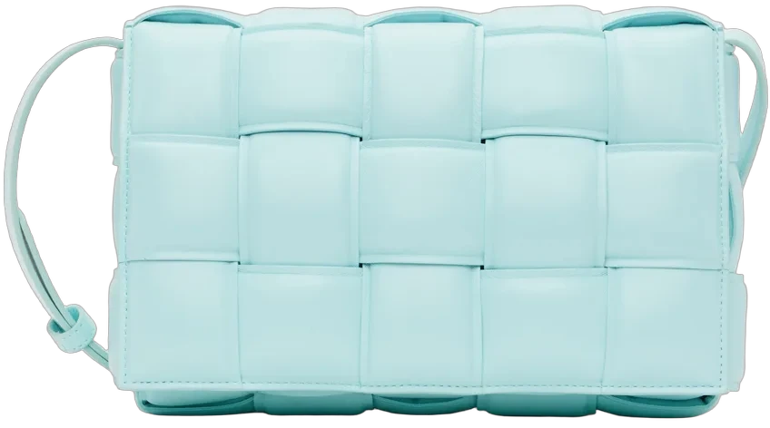 보테가 베네타 블루 패딩 카세트 숄더백 제품 사진 보테가 베네타 블루 패딩 카세트 숄더백 제품 사진